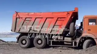 КамАЗ чуть не улетел с объездной на Высотной в Петропавловске-Камчатском