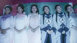 The sexy killer assassinated the little eunuch, but they all fainted and in danger.