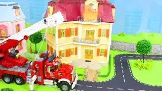 İtfaiye aracı, ekskavatör ve diğer oyuncak araçlar