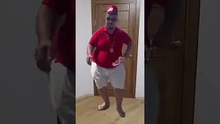 Daddy's crazy, dancing like a fat man😲😂🤣👍