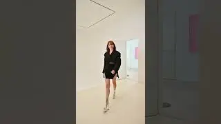 Annalisa - Bellissima - Walking outfit change 