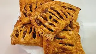 Слойки с яблоком и корицей
