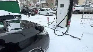 Nissan Leaf зарядка на чадемо в -4 с ￼холодной батареи и тёплый батареи