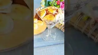 Творожный десерт с бананом.