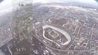 Полет гоночного дрона на высоте 1025 метров