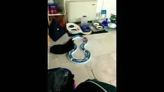 Kisu Pistulin gioca con il circuito superondulante!