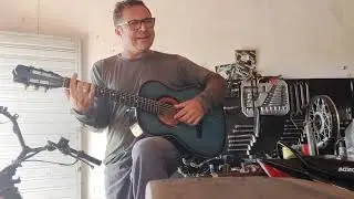 Day to clean the workshop. Starting with a song, to make the day happy.