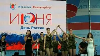Джеймс Бонд исполняет Катюшу. День России 2017 в Санкт-Петербурге.