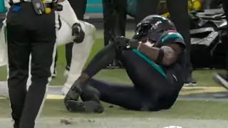 Tyreek Hill SNAPS Leg in GRAPHIC Injury!