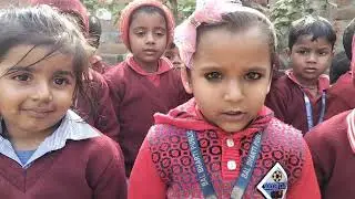 देखिये हमारे विद्यालय के बहुत छोटी बच्ची कितना सुन्दर भजन गायि है आपलोग जरूर सुने।
