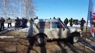 Советская Нива против Тойота Прадо