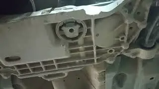 замена нижней подушки КПП vw