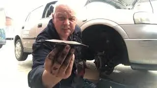How to change front brake pads on Vauxhall Astra Mk4