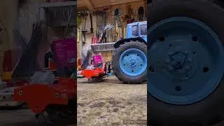 Трактор и почвофреза.