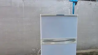 The refrigerator lid is freezing