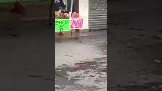 Bañan a niño desnudo a 6 grados de temperatura