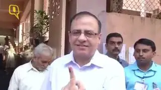 The Quint| BMC Polls: Municipal Commissioner of Mumbai Casts His Vote