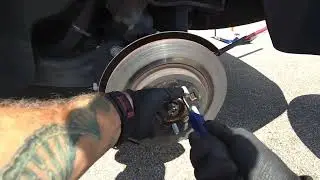 2020 Hyundai Palisade R/Brake Pad and Rotor Replacement with Electronic Parking Brake - No Scanner
