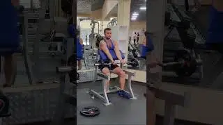 Подъём штанги на бицепс на скамье Скотта - ошибки