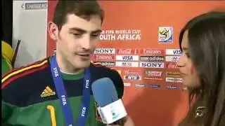 Касильяс поцеловал репортершу.mp4