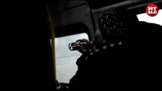 Бабушка в маршрутке пьет 