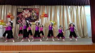 Доча танцует в школе. Утренник 9 мая