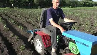 .Минитрактор .Время окучивать картофель .
