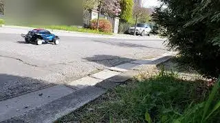 Traxxas Slash 2WD Learning To Fly Skoušíme jezdit po zadních za barákem bez wheelie koleček.