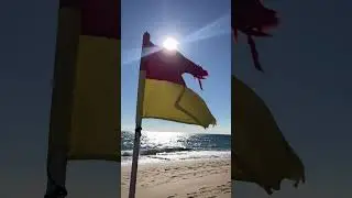 Флаг на пляже.