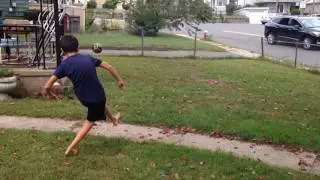 Nicholas jogando futebol