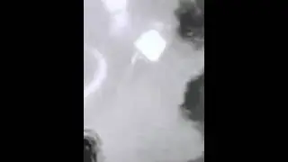 На видео видно, как быстро исчезает со стекла лед