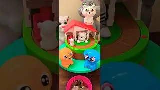 Cat is scratching while mouse is pushing his cointrain money bank 💸 💶 #toys