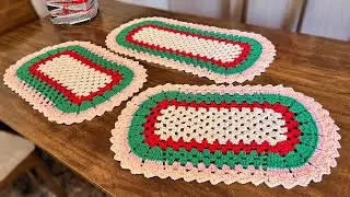 Jogo de Tapetes de Crochê com 5 Cores em Clima de Natal.