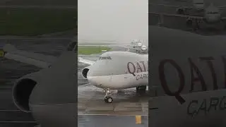 Qatar Airways Boeing 747-8 closeup in heavy rain at Mumbai Airport |Plane Spotting 
