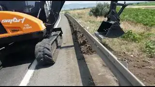 Smart Akıllı Ekskavatörle Karayolları Ekipleri Bariyerlerin Altını Temizliyor