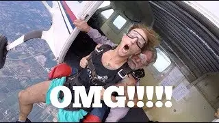 JUMPING OUT OF A AIRPLANE!!!!!!!