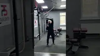 Elvin Mamedov — не стандартный жим с гирями 🤙🏻