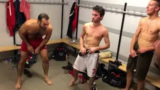 D2 - La joie du vestiaire de BEAUJOLAIS Foot après la victoire contre l'AS SAINT-MARTIN en HAUT