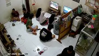 Gak hanya Cowok aja yg main PS3. Cewek pun  ikut Main PS3