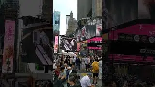 Battle of DJs in Times Square