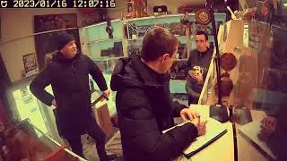 Опера в антикварной лавке.