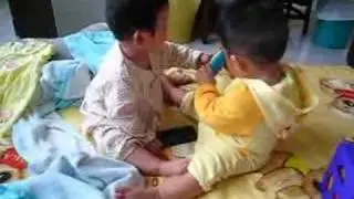 8M0W_跟萾萾姐搶玩具