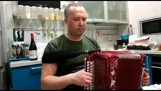Гармонь поёт.