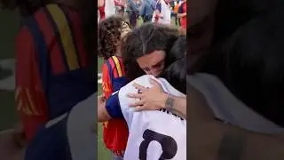 🥹❤️‍🩹 Cucurella llorando con su familia después de la final. 