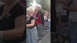 Все подружки по парам... Гомель, парк.