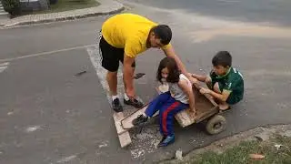 esperimento testando o carrinho que fizemos em casa com as crianças.
