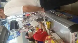 Мирей матье за кассовым аппаратом