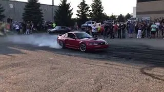 CARS LEAVING CAR SHOW BURNOUT