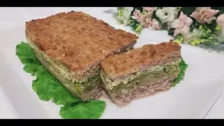 Мясная запеканка с брокколи и омлетом.