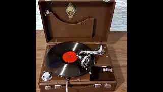 Патефон Город - Молотов - Патефонный Завод . Поперечный. 1937 год